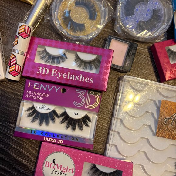 Mixed Lot of New Cosmetics and Eyelashes – 3D/5D Lash Bundle, Lip Gloss, Brushes - Picture 8 of 9